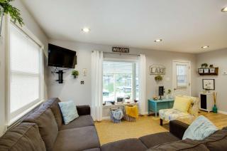 Lakefront Sunrise Beach Home with Private Dock! - Sunrise Beach - 6