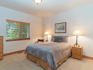 Amazing mountain setting - 1