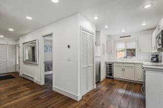 153 McCloud The perfect location! Enjoy the sun drenched deck - 8