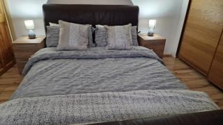 Comfortable 2 bedroom house with free parking and great transport links - Dagenham - 0