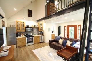 Secluded Treehouse in the Woods - Tree Hugger Hideaway - Branson - 7