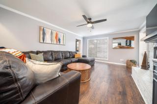 Colleens Corner Captivating 4bed 2.5 bath in Charming Neighborhood - Little Rock - 4