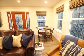 Secluded Treehouse in the Woods - Tree Hugger Hideaway - Branson - 3