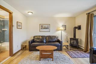 Cozy One-Bedroom Edgemont Condo with Ski Access & Fireplace B3 - 8