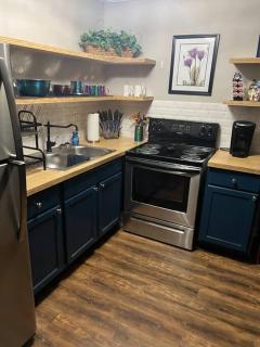 Indigo DowntownWalkable KingBed - Raleigh - 9