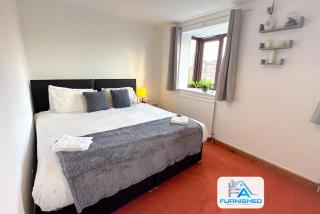 Contractor Stays by Furnished Accommodation Leeds - Free Van Parking on Driveway - Bramhope - 4