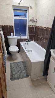 Comfortable 2 bedroom house with free parking and great transport links - Dagenham - 4