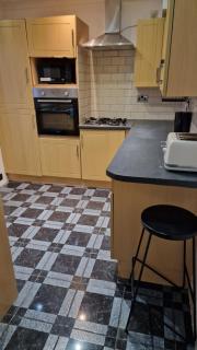 Comfortable 2 bedroom house with free parking and great transport links - Dagenham - 3