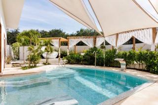 Free Shuttle to this Great Apartment and Condo! - 4