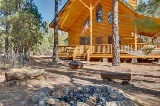 Dog-Friendly Nutrioso Cabin with Wraparound Porch! - Nutrioso - 9
