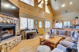 Dog-Friendly Nutrioso Cabin with Wraparound Porch! - Nutrioso - 6