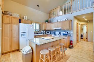 Dog-Friendly Nutrioso Cabin with Wraparound Porch! - Nutrioso - 4
