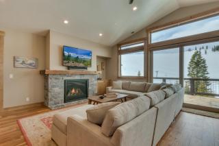Four Seasons at Tahoe Donner - Gorgeous 4 BR Private Hot Tub- Pool Table- Amenity Access - Truckee - 8