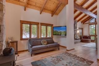 Kings Way Lake View - Spacious 4 BR w Private Hot Tub, Pool Table! - 1