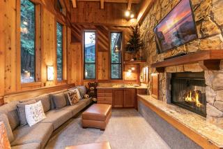 Lake of the Sky at Dollar Point - Stunning 4BR,4BA w Lake Views, Hot Tub and Pet-friendly - Tahoe City - 2