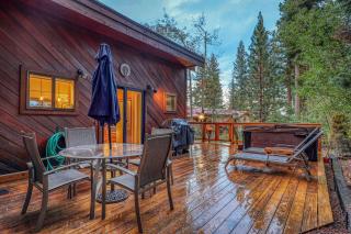Lake of the Sky at Dollar Point - Stunning 4BR,4BA w Lake Views, Hot Tub and Pet-friendly - 9