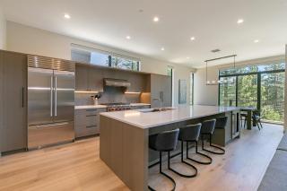 Larkspur Luxe at Northstar- 4 BR with Pool, Gym, Access - Walk to Village, Private Hot Tub - Truckee - 4