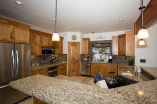 Look Out Lodge - On North Shore w Lake View, Hot Tub, Pool Table and Pet Friendly - Kings Beach - 5