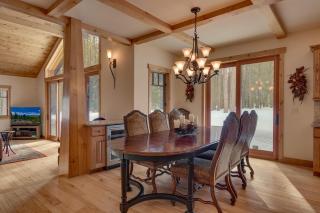 Majestic Woods at Tahoe Donner - High End Craftsman w Game Room, Hot Tub, Amenity Access - Truckee - 2