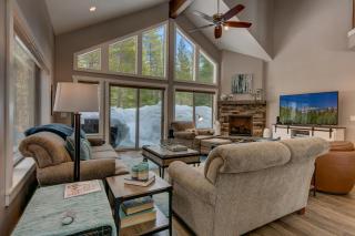 Mountain Jewel in Tahoe Donner - Beautiful 4 Bedroom w Hot tub, Access to HOA Amenities - Truckee - 7