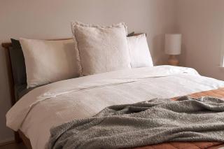 Spacious Unit in Convenient Location - Yarrawonga - 3