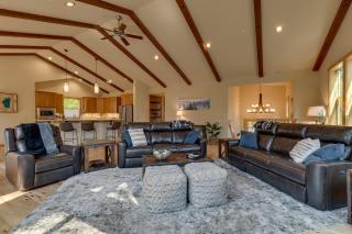 Paradise in the Pines - Luxury Home in Quite Neighborhood, Wooded Views, Short Drive to Skiing - Carnelian Bay - 6