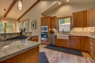 Paradise in the Pines - Luxury Home in Quite Neighborhood, Wooded Views, Short Drive to Skiing - Carnelian Bay - 4