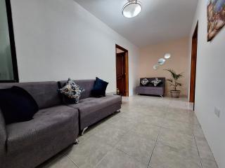 Departamento cerca al Shopping amplio y con garage - Santo Domingo de los Colorados - 4