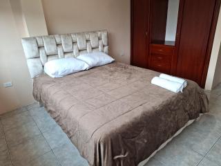 Departamento cerca al Shopping amplio y con garage - 9