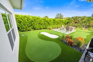 Mini Golf Course*Heated Saltwater Pool*Lakeview! - Jensen Beach - 7
