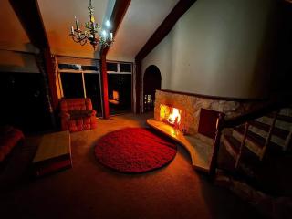 Eclectic 70s Mansion - Wellington - 1