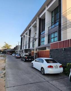 4 bedroom 6 bathroom Villa in Downtown Pattaya - 2