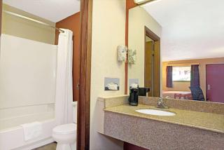 Super 8 by Wyndham Cincinnati-Springdale OH - Springdale - 5
