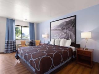 Super 8 by Wyndham Dunnigan - 2