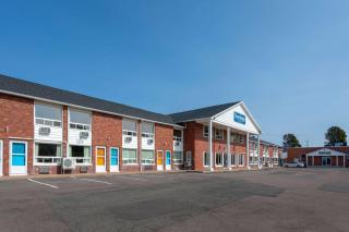 Travelodge by Wyndham Amherst - Amherst - 7