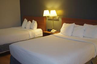 Econo Lodge El Paso, IL - 1