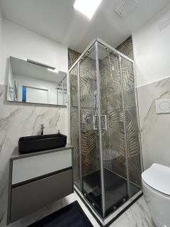 Casa vacanze 1702, con la camera matrimoniale con il bagno privato e un soggiorno comune - Mailand - 5
