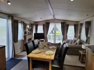 New Forest 2-Bed Premium Holiday Home, Hoburne Bashley Holiday Park,New Milton, Park Leisure Pass at an additonal cost - New Milton - 9