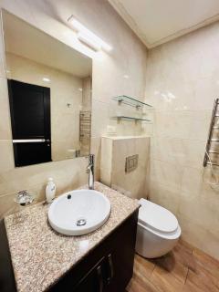 Deluxe Modern 1 bedroom Apartment + Balcony, By Republic Square, Middle of City Center - Erevan - 1