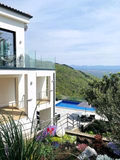 Villa White Pearl Opatija Luxury Stay with Pool and Sea View - Veprinac - 7