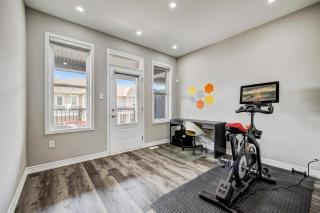 Modern Family Friendly 4BR Home Away From Home - Milton - 1