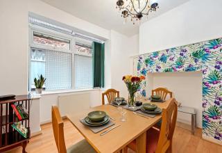 Pass the Keys Old Trafford 4-Bedroom Retreat Near Manchester United & City Centre - Family-Friendly - Manchester - 3
