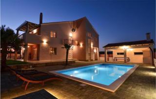 Amazing Apartment In Kasic With Wifi - Kašić - 4