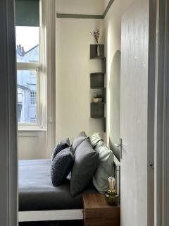 Central / Balcony/ Board Games / Bath tub - 3