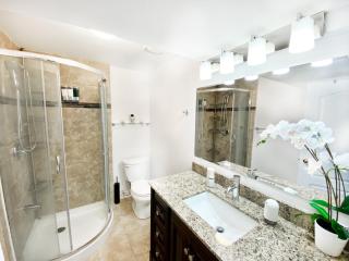 Spacious 2BR Apartment, Large Kitchen, Parking Included - Mississauga - 2