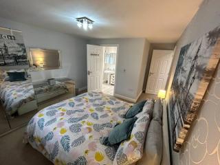 Spacious House To Accommodate 6 - 5