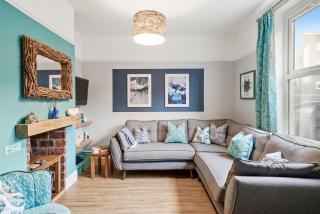 3-BR Stylish Spacious Townhouse, Perfect for Groups, Sleeps 6 with Free On-Street Parking Permit, Southsea - WORK CONTRACTORS and EASTER SPECIAL OFFER - by Blue Puffin Stays - Portsmouth - 3