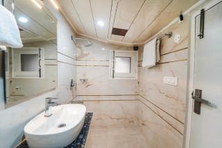 Singhs BnB by Lazy Getaways - 2