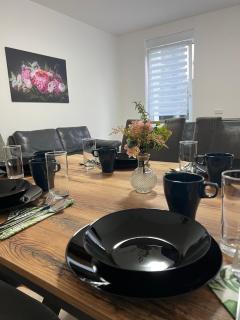 City Apartment - 9 Bedrooms - 22 Beds - WiFi - Kitchen - Paderborn - 1