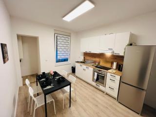 City Apartment - 9 Bedrooms - 22 Beds - WiFi - Kitchen - Paderborn - 2